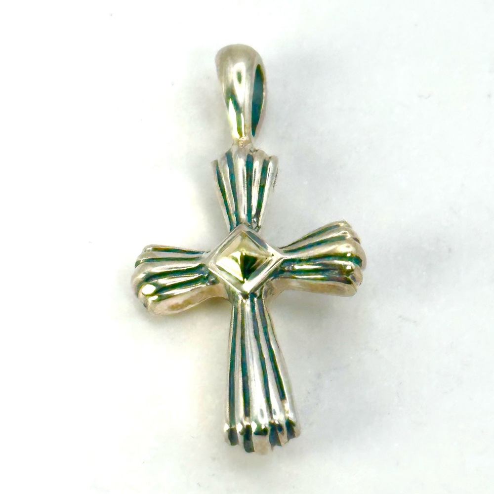 Lagos Two Tone Fluted Small Cross Pendant